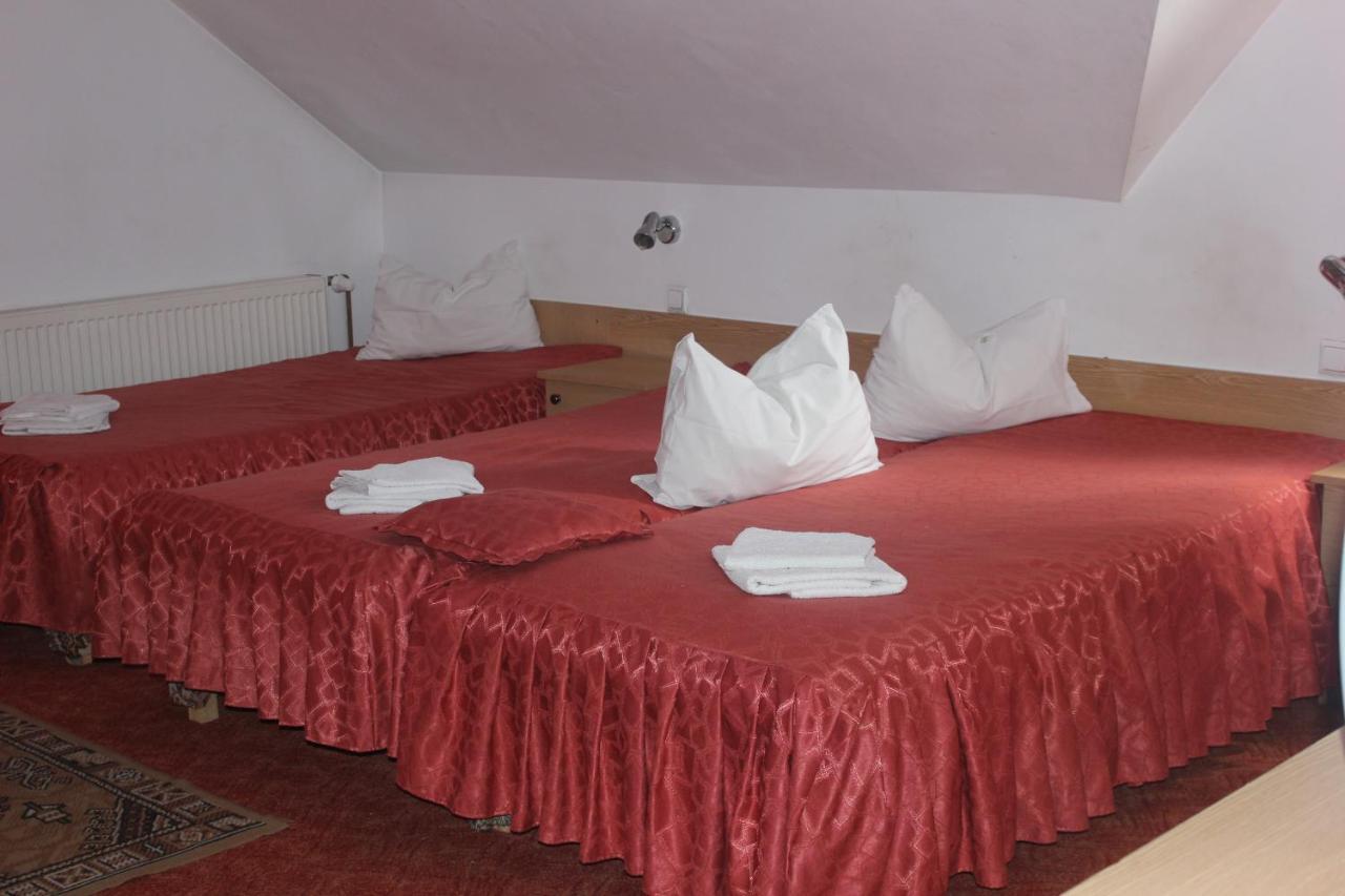 Riviera Valceana Bed & Breakfast Ramnicu Valcea Exterior photo