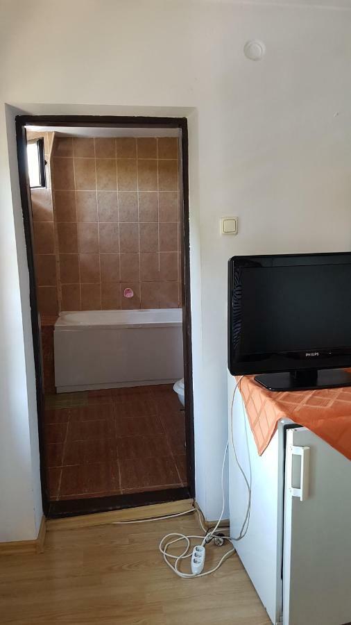 Riviera Valceana Bed & Breakfast Ramnicu Valcea Exterior photo